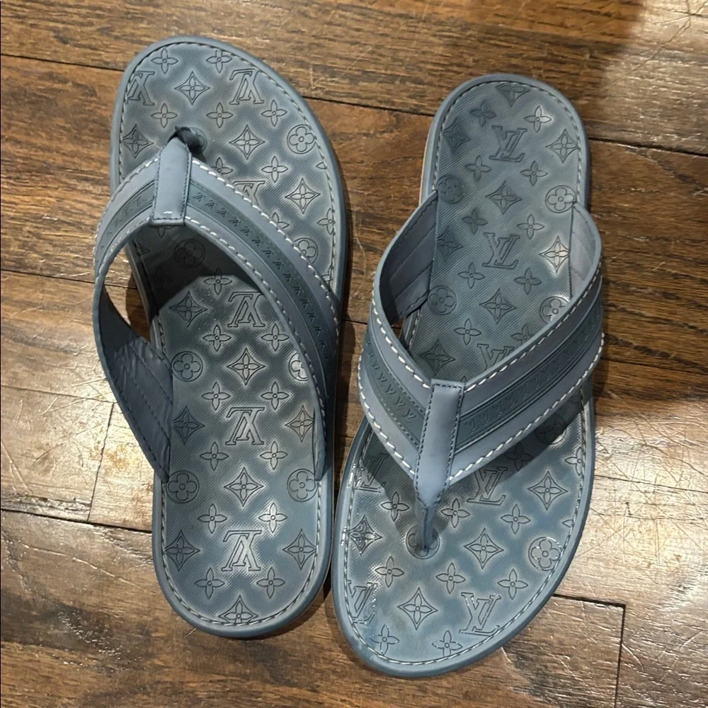Louis Vuitton Slate Blue Monogram Thong Sandals - size 9 - Picture 2 of 6